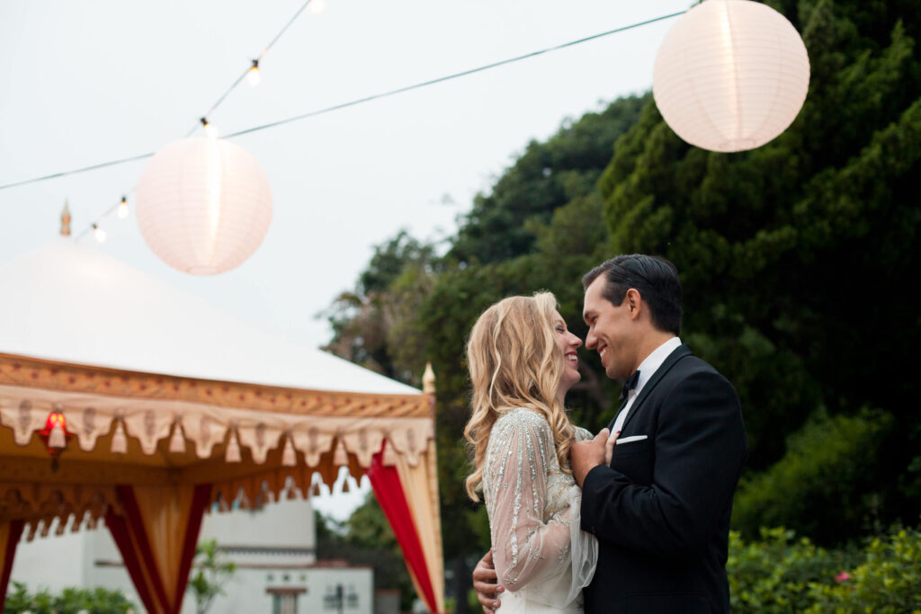 couple dancing at their wedding at the adamson house in malibu