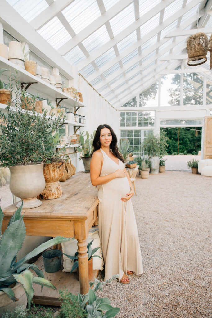 maternity photos at fleurish greenhouse