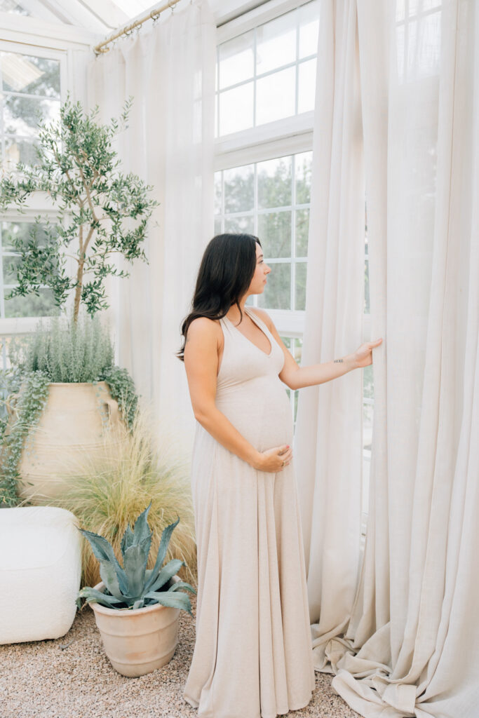 maternity photos at fleurish greenhouse